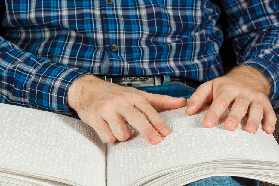 Se cumplen 200 años del Braille: así ayuda a los mayores ciegos a leer Se cumplen 200 años del Braille: así ayuda a los mayores ciegos a leer