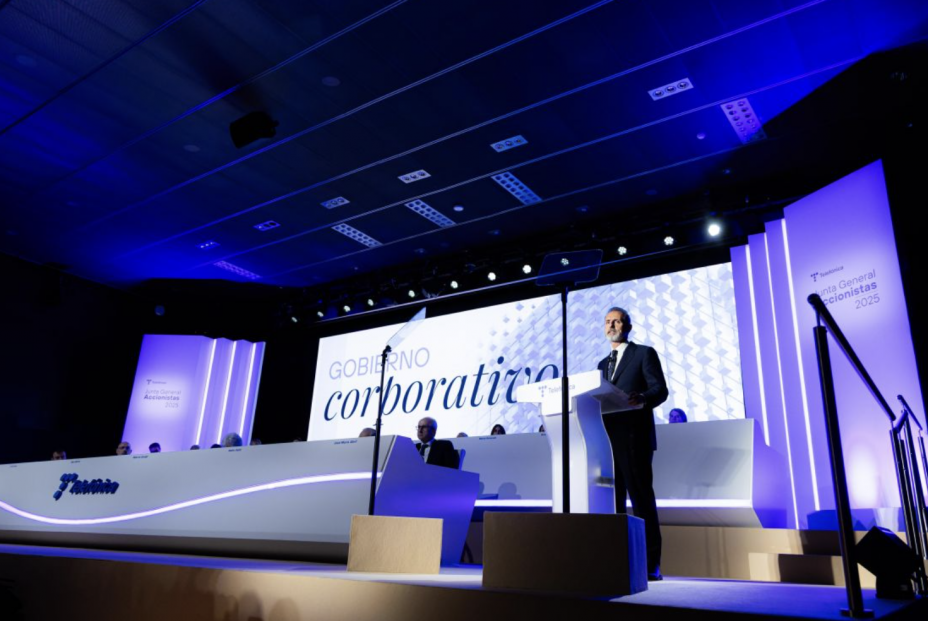 Telefónica apunta a máximos del año en Bolsa y dobla la subida del sector Telefónica apunta a máximos del año en Bolsa y dobla la subida del sector