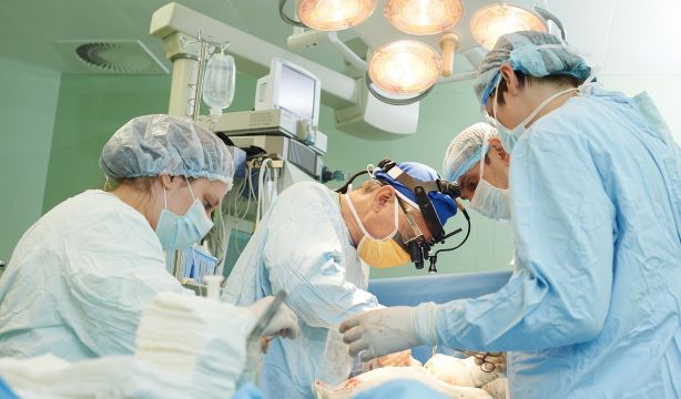 El sector privado de salud cubre casi el 30% de las operaciones quirúrgicas más complejas en España