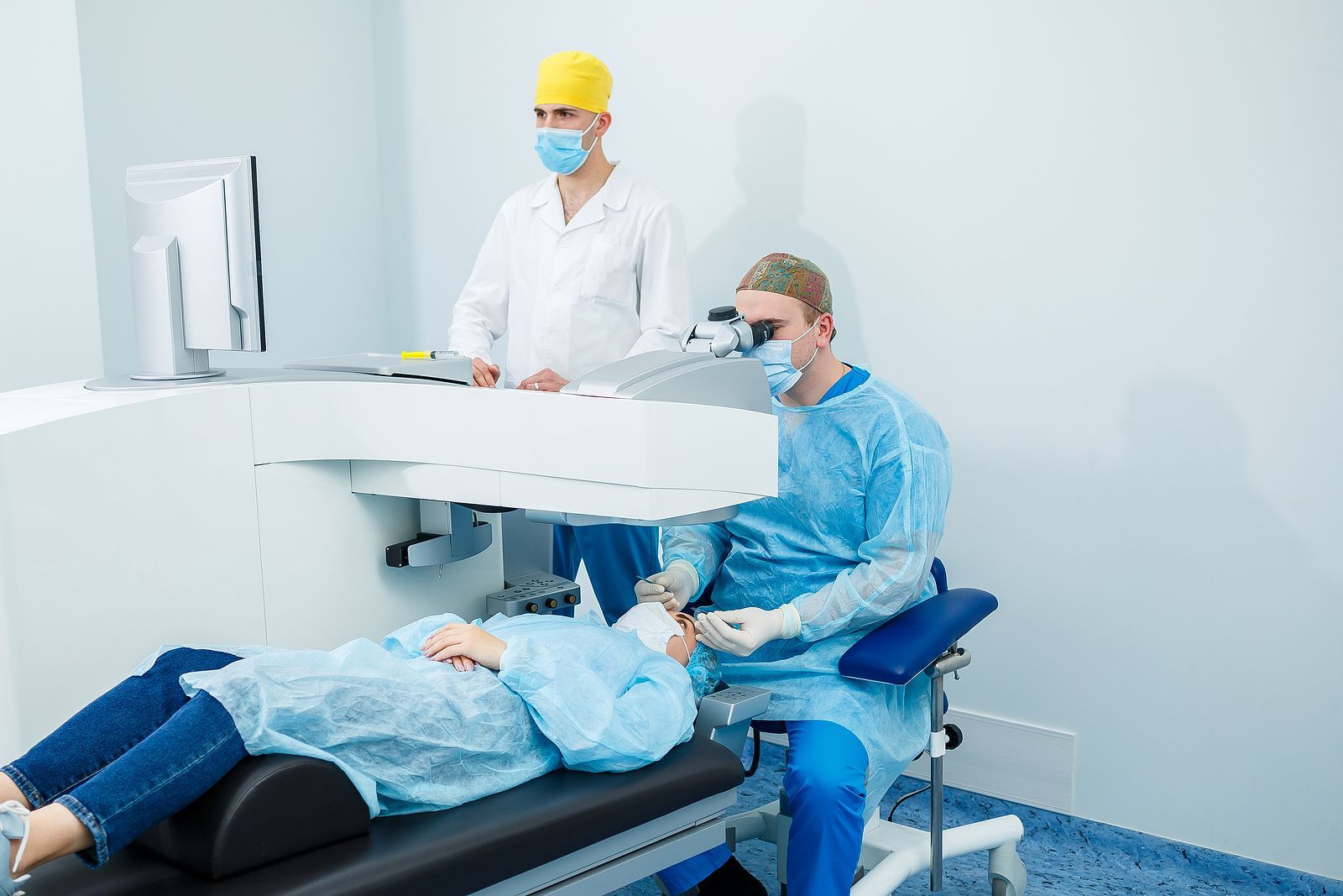 La alternativa a la cirugía visual LASIK, pero sin láser  (Bigstock)