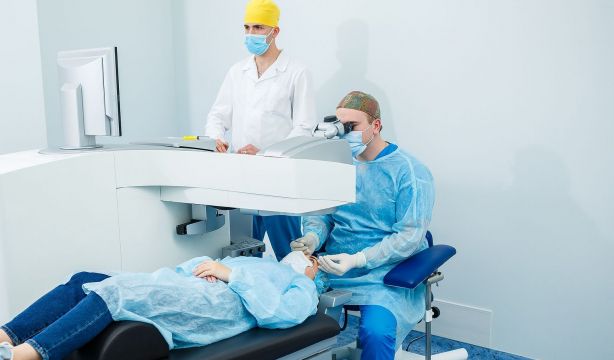 La alternativa a la cirugía visual LASIK, pero sin láser  (Bigstock)