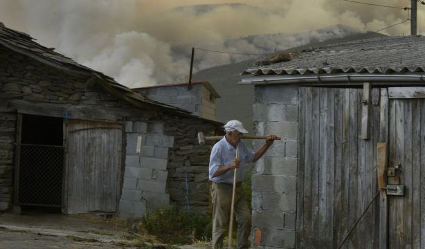 Asociaciones Vecinales critican "recortes" y "privatización" en prevención de incendios