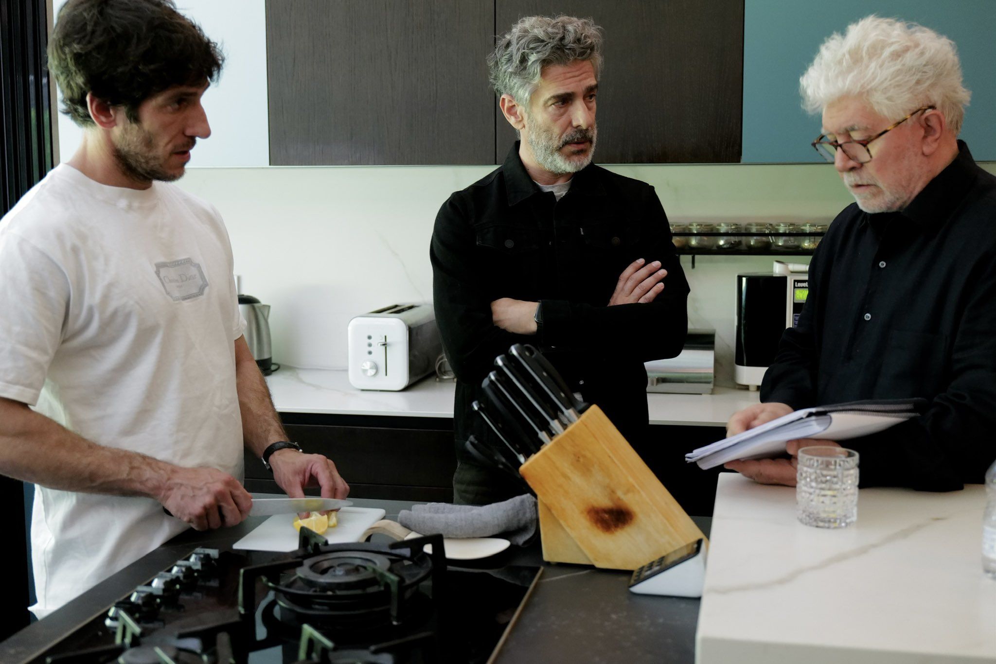 Almodóvar termina el rodaje de 'Amarga Navidad'