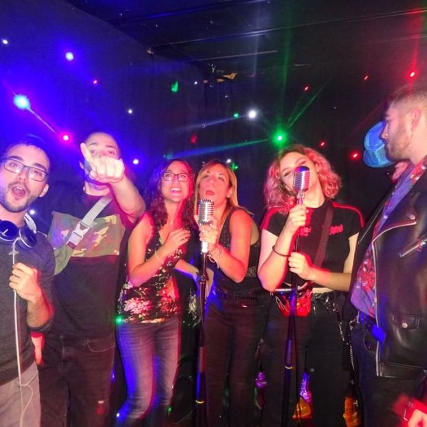 Karaokes en Barcelona donde los mayores podrán divertirse cantando sus canciones favoritas
