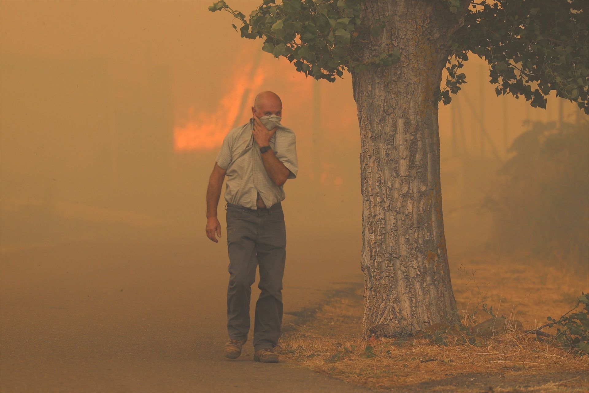 Los enfermeros explican cómo hay que protegerse de los incendios forestales 