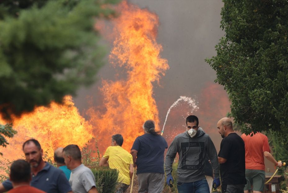 EuropaPress 4626448 vecinos localidad luchan contra llamas incendio 13 agosto 2022 anon moncayo EuropaPress 4626448 vecinos localidad luchan contra llamas incendio 13 agosto 2022 anon moncayo