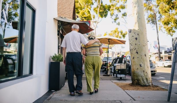 Huelva se compromete a construir una Ciudad Amigable con las personas mayores