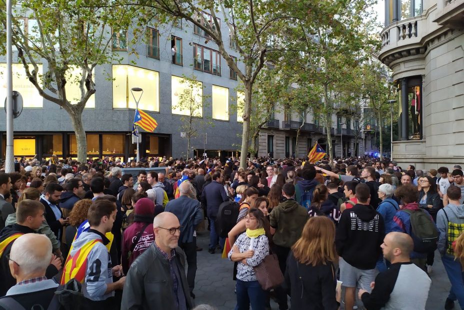 Manifestantes en dirección a la Delegación del Gobierno en Barcelona 