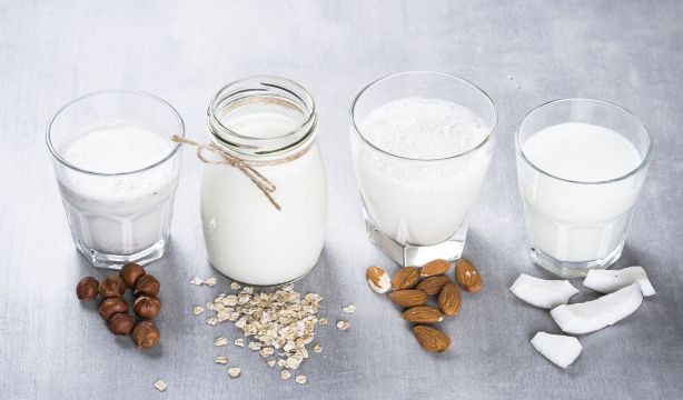 Las alternativas de origen vegetal a los lácteos pueden formar parte de una dieta saludable