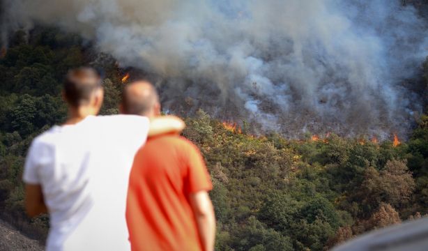 Agricultores y ecologistas lo dejan claro: "Un fuego se apaga en invierno con limpiezas de montes" (Carlos Castro / Europa Press)