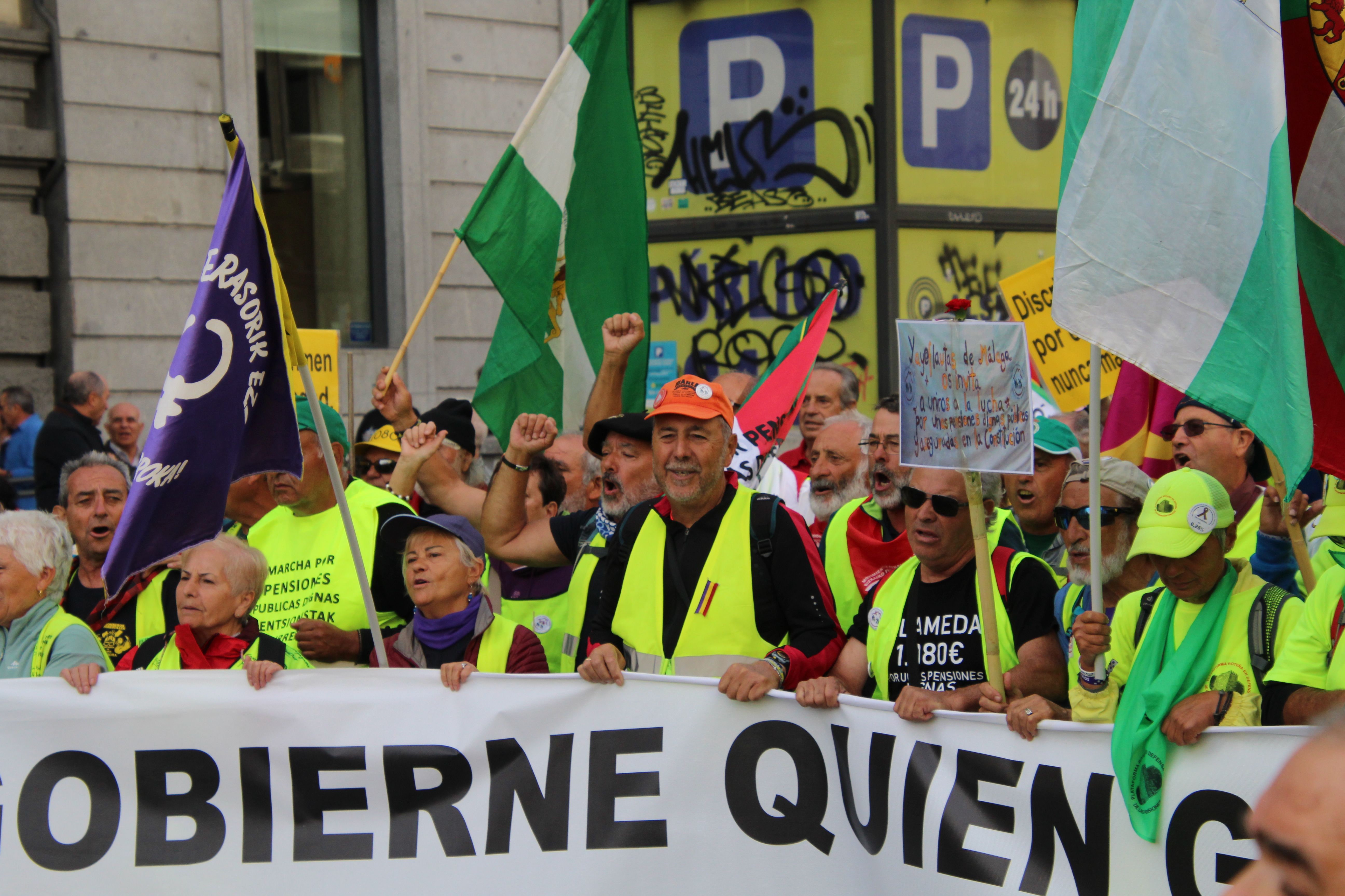 Columnas encabezando la manifestación.