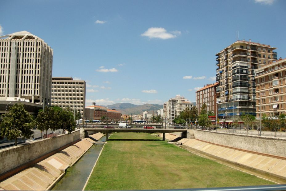 Málaga apuesta por un gran corredor verde en el cauce del río Guadalmedina Málaga apuesta por un gran corredor verde en el cauce del río Guadalmedina