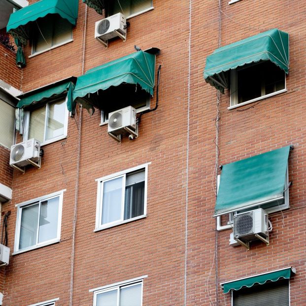 Aparatos de aire acondicionado en la fachada de un edificio. (Europa Press) Aparatos de aire acondicionado en la fachada de un edificio. (Europa Press)