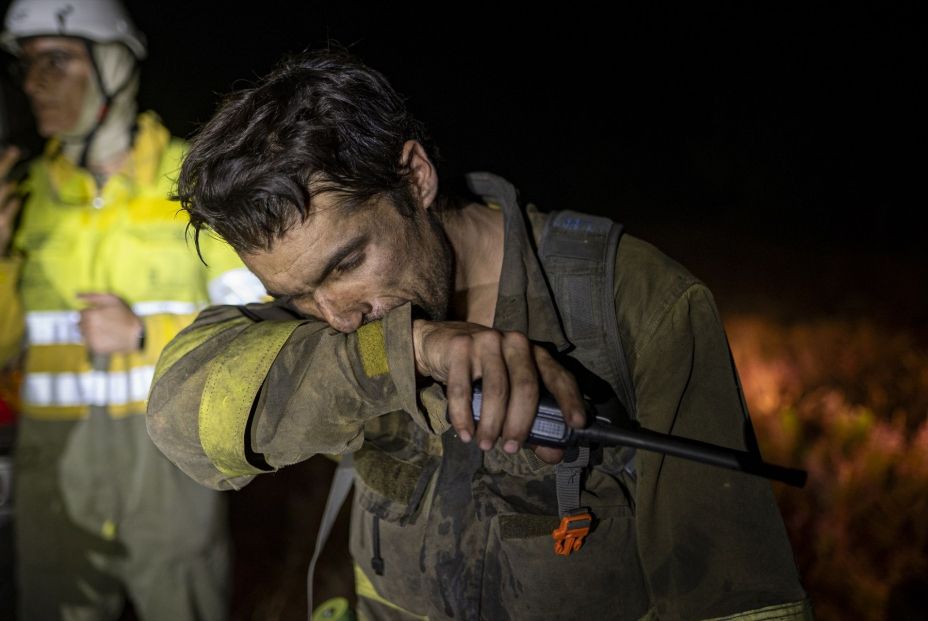 EuropaPress 6912245 bombero forestal 22 agosto 2025 argayo leon castilla leon espana ayudados EuropaPress 6912245 bombero forestal 22 agosto 2025 argayo leon castilla leon espana ayudados