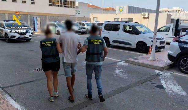 Detenido un joven de 19 años por apuñalar a una mujer mayor en Torrevieja para robarle