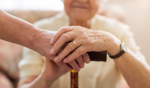 Usa los estereotipos asociados a la vejez para robar: detenida una mujer de 81 años
