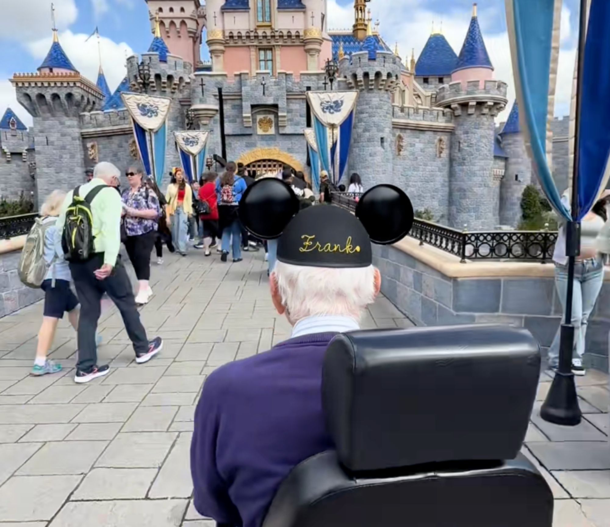 VÍDEO: Así fue el primer viaje a Disney de un hombre de 93 años que se ha hecho viral (TikTok: Jaemae)