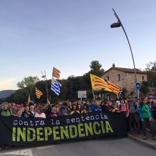 EuropaPress 2430176 Centenares de personas prosiguen las 'Marchas por la Libertad' desde Vilafranca del Penedès