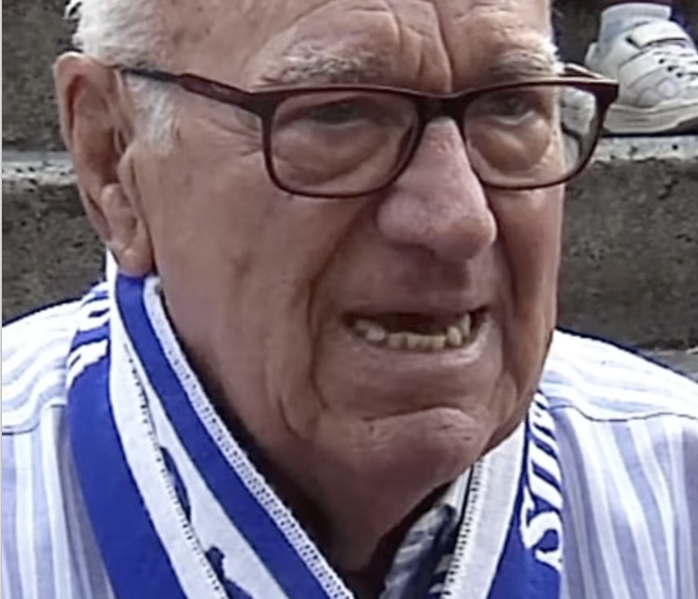 Un abuelo y su nieto viven un día único con el Oviedo: "tenía miedo de morir y no verlo en Primera" Un abuelo y su nieto viven un día único con el Oviedo: "tenía miedo de morir y no verlo en Primera"