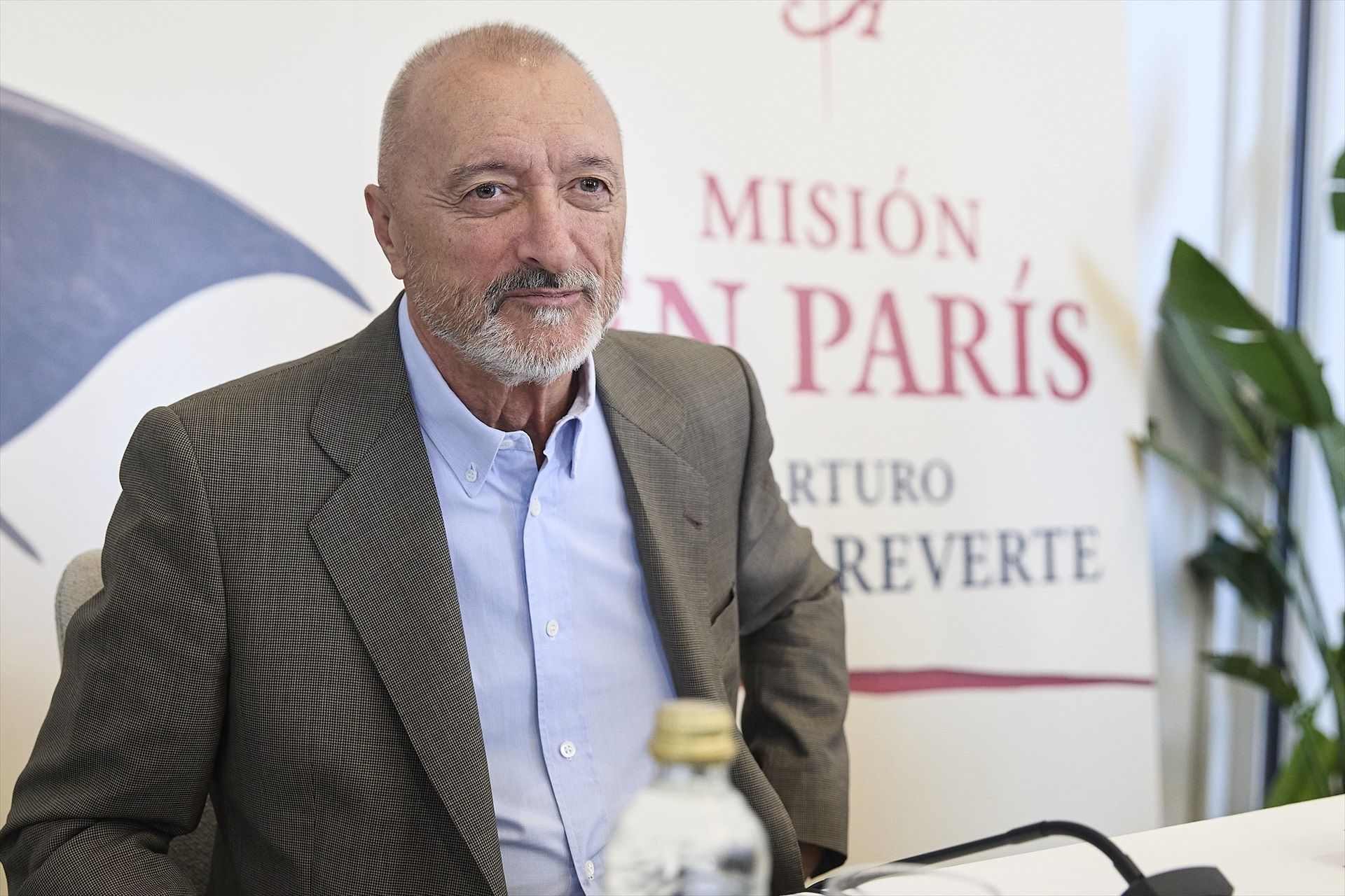 Pérez-Reverte recupera a su personaje más icónico: "Escribiendo Alatriste me reconcilio con España"