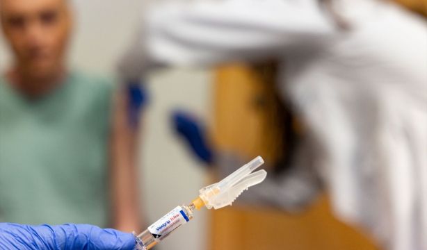 Galicia vacunará a mayores de 70 años frente a la gripe con una dosis de alta carga