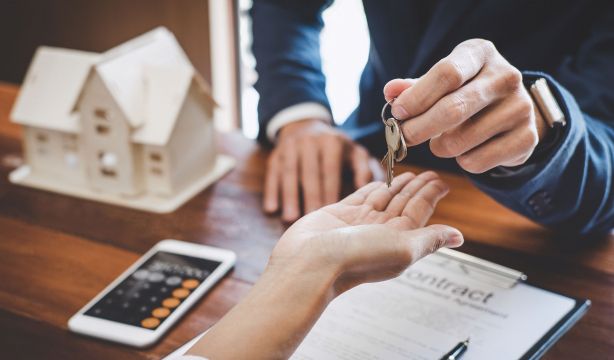 El euríbor repunta: ¿es buen momento para cambiar de una hipoteca variable a fija?