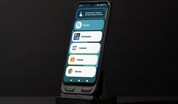SPC lanza su nuevo teléfono para mayores con gestión remota a través de una app