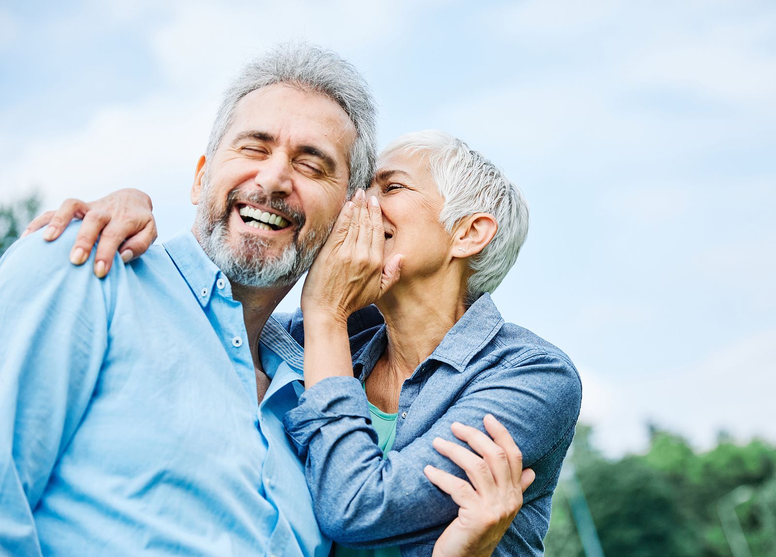 Las parejas que cotillean son más felices. Fuente: bigstock.
