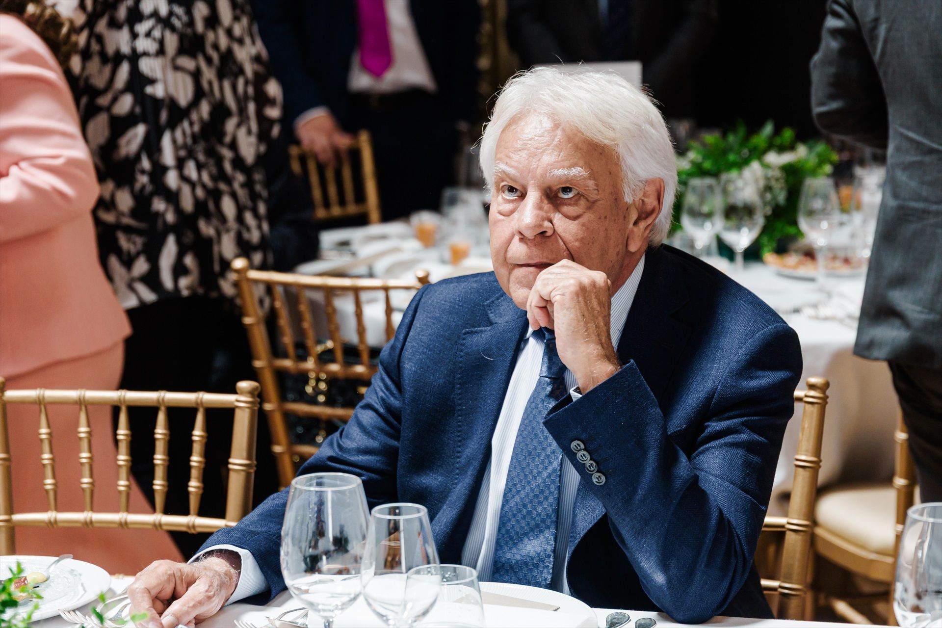 Felipe González dice que Sánchez usa "un argumento antidemocrático" para no convocar elecciones