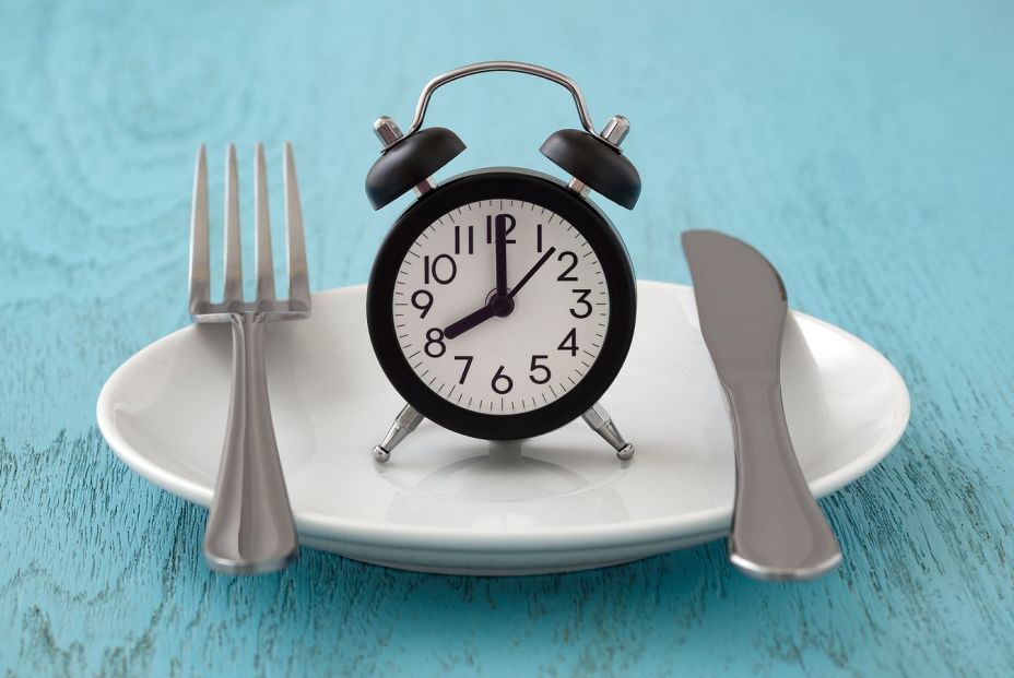 Los horarios de comida influyen más en los mayores que en los adultos jóvenes. (Bigstock) Los horarios de comida influyen más en los mayores que en los adultos jóvenes. (Bigstock)