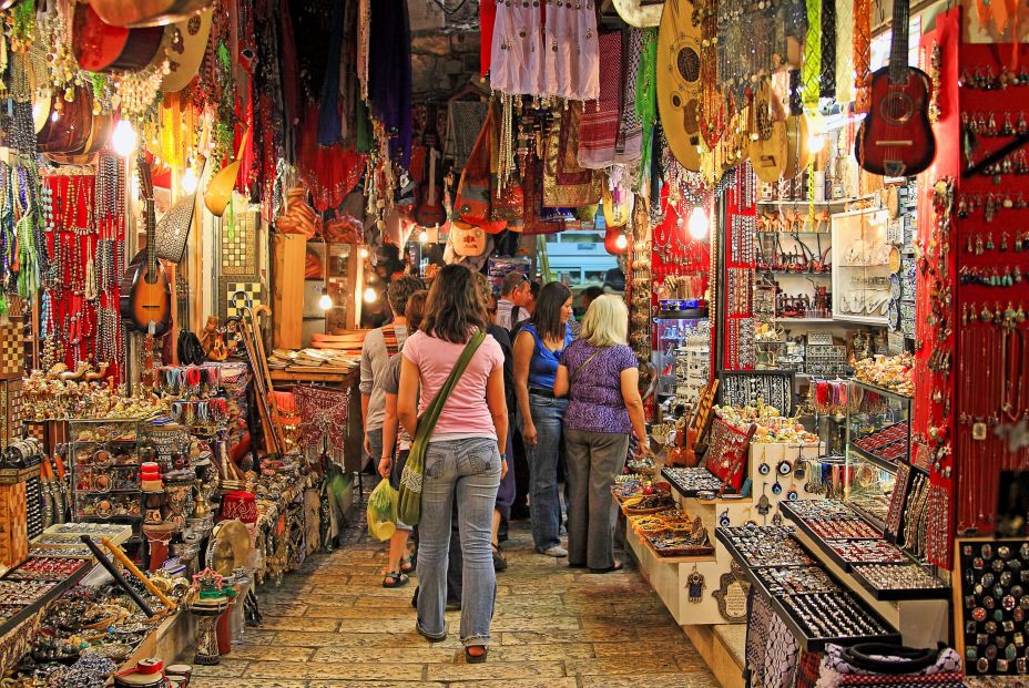 Los viajeros mayores de 65 años prefieren crear sus propios recuerdos antes que comprar souvenirs Los viajeros mayores de 65 años prefieren crear sus propios recuerdos antes que comprar souvenirs