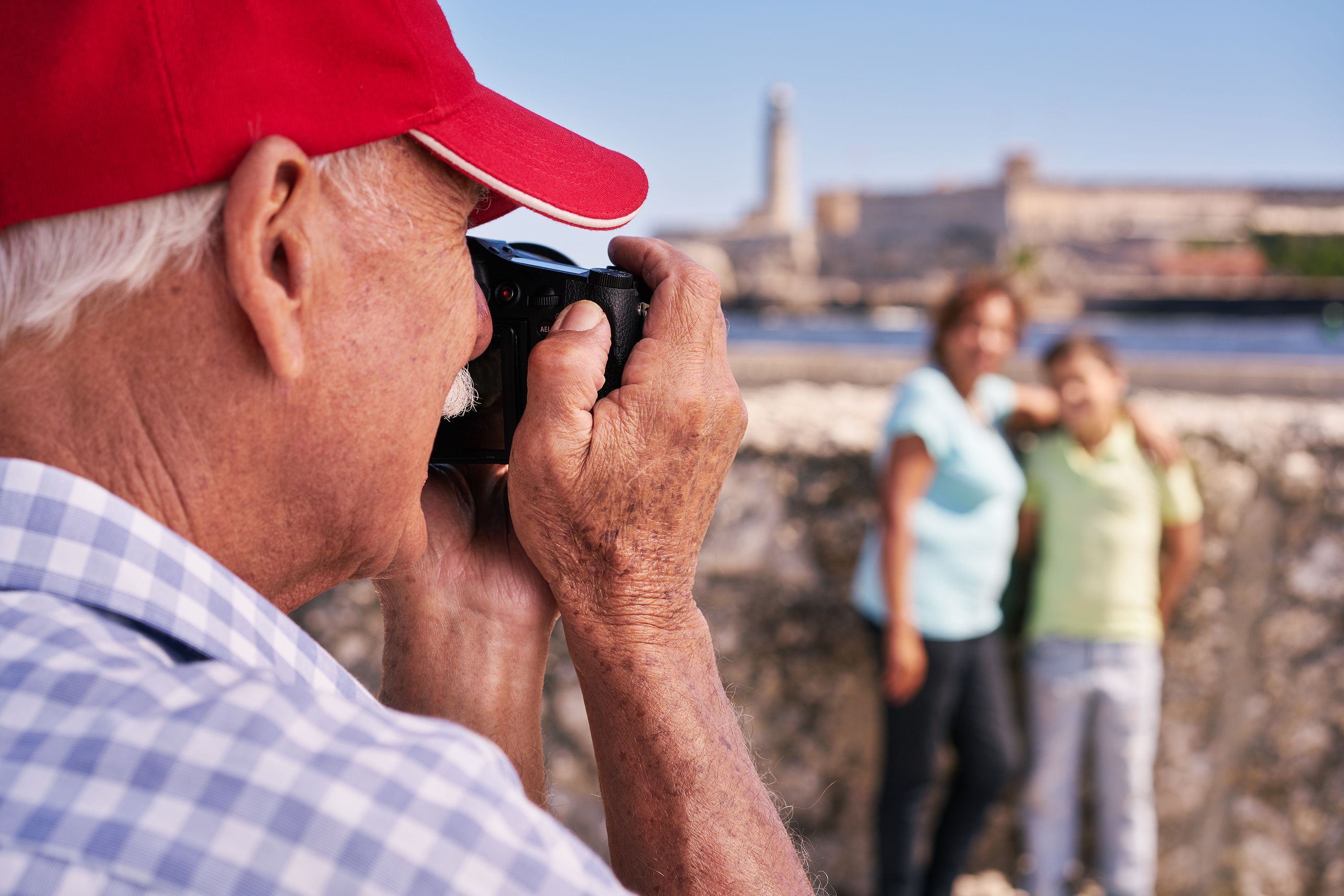 Los viajeros mayores de 65 años prefieren crear sus propios recuerdos antes que comprar souvenirs 