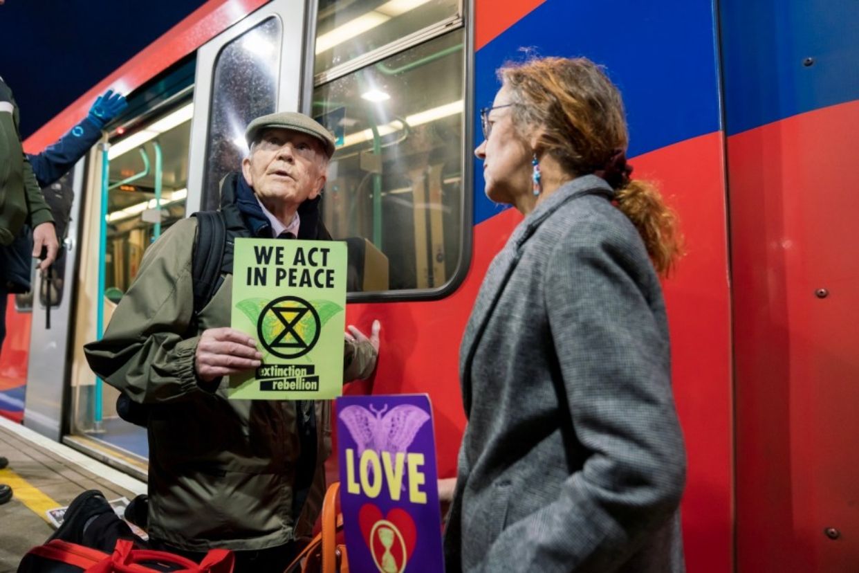 Phil Kingston, el azote contra el cambio climático a sus 83 años