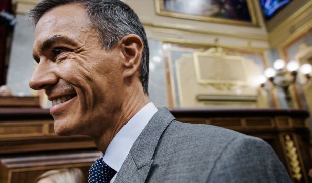 El CIS dispara al PSOE en casi 6 puntos y hunde al PP a su peor resultado de la legislatura