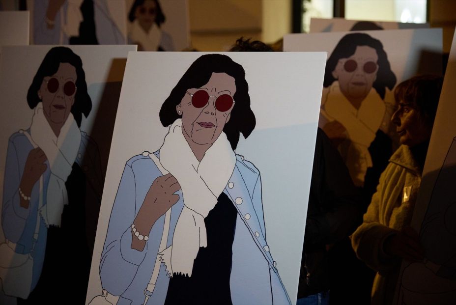 EuropaPress 6416535 varias personas sostienen cartel imagen gisele pelicot concentracion EuropaPress 6416535 varias personas sostienen cartel imagen gisele pelicot concentracion