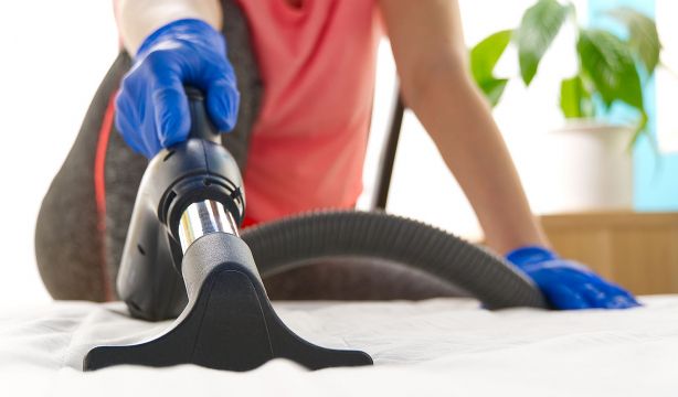 Un experto en limpieza revela cómo eliminar los ácaros del colchón