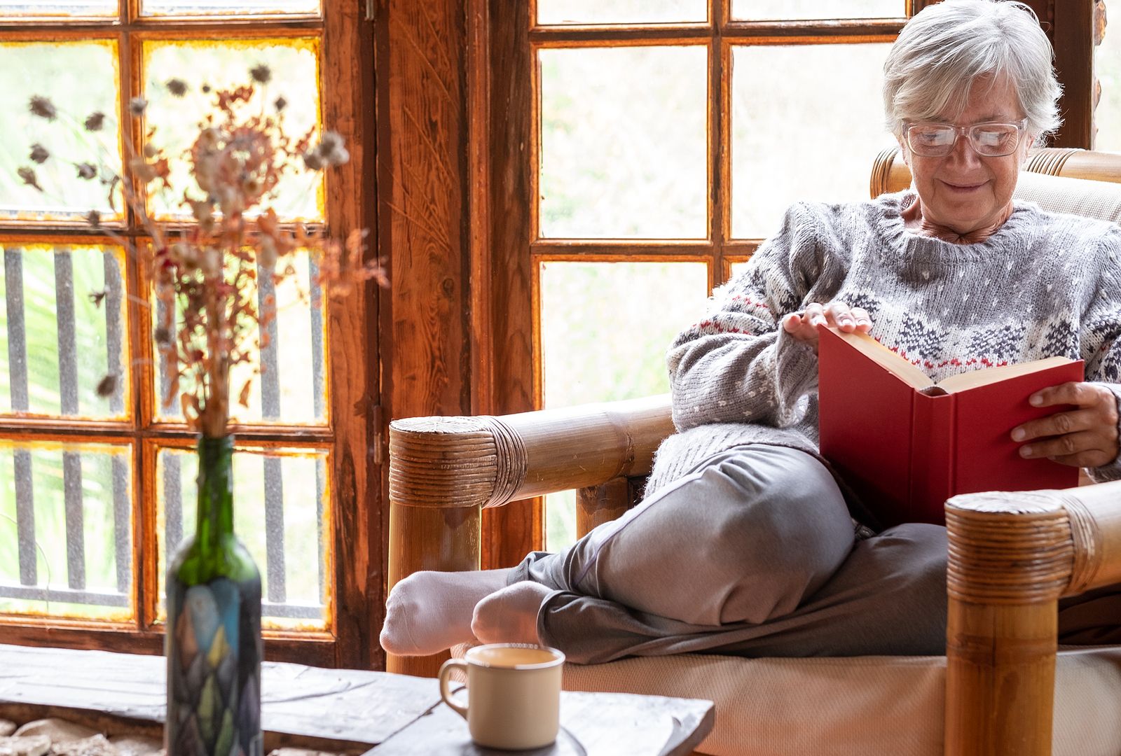 Estos son algunos beneficios para la salud de los maratones de libros o series