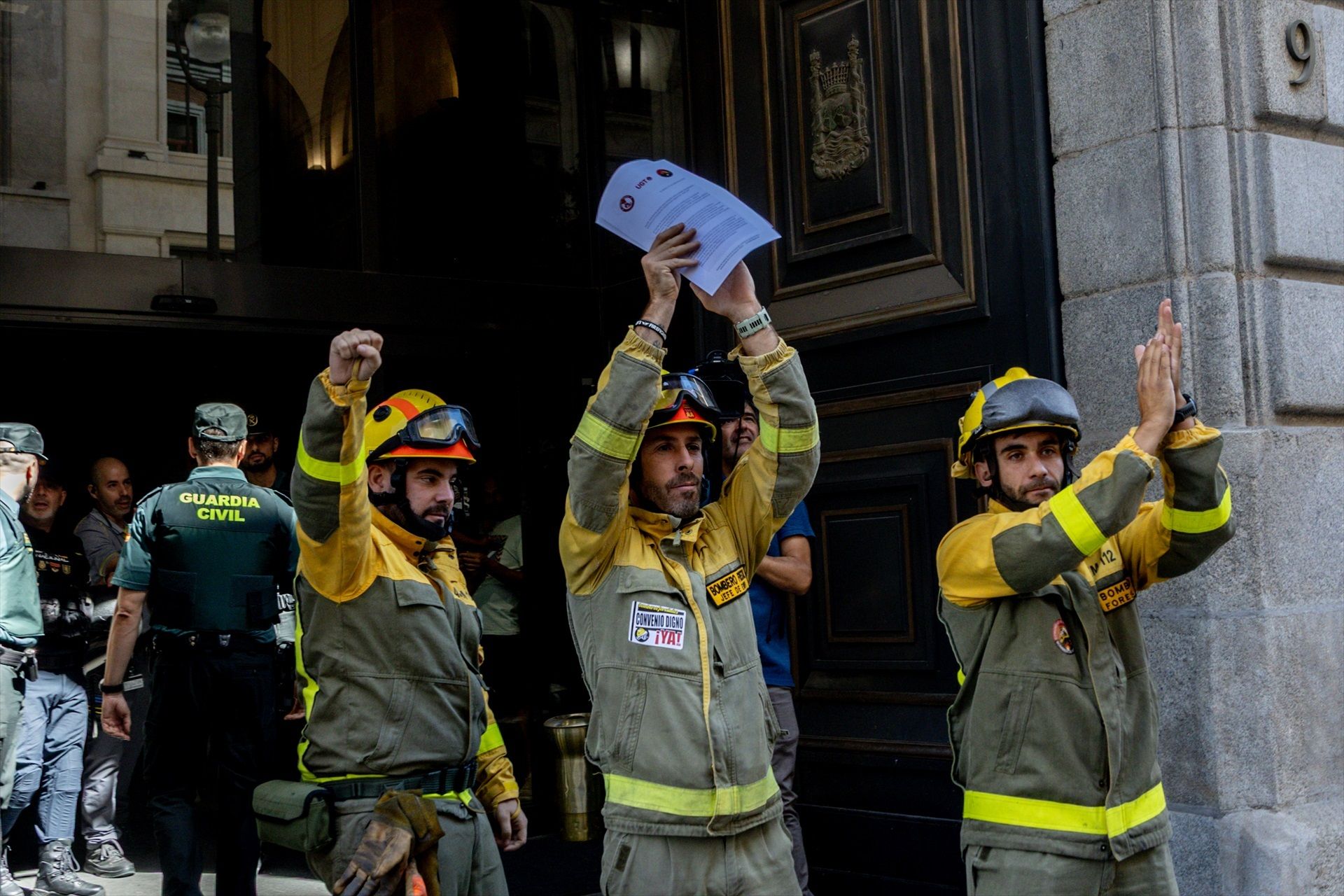El Gobierno aprueba reducir la edad de jubilación de los bomberos forestales