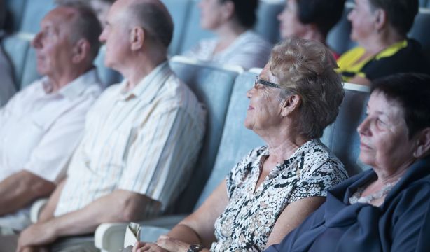'Tarde de Película', la iniciativa en Tenerife que permite a los mayores socializar gracias al cine