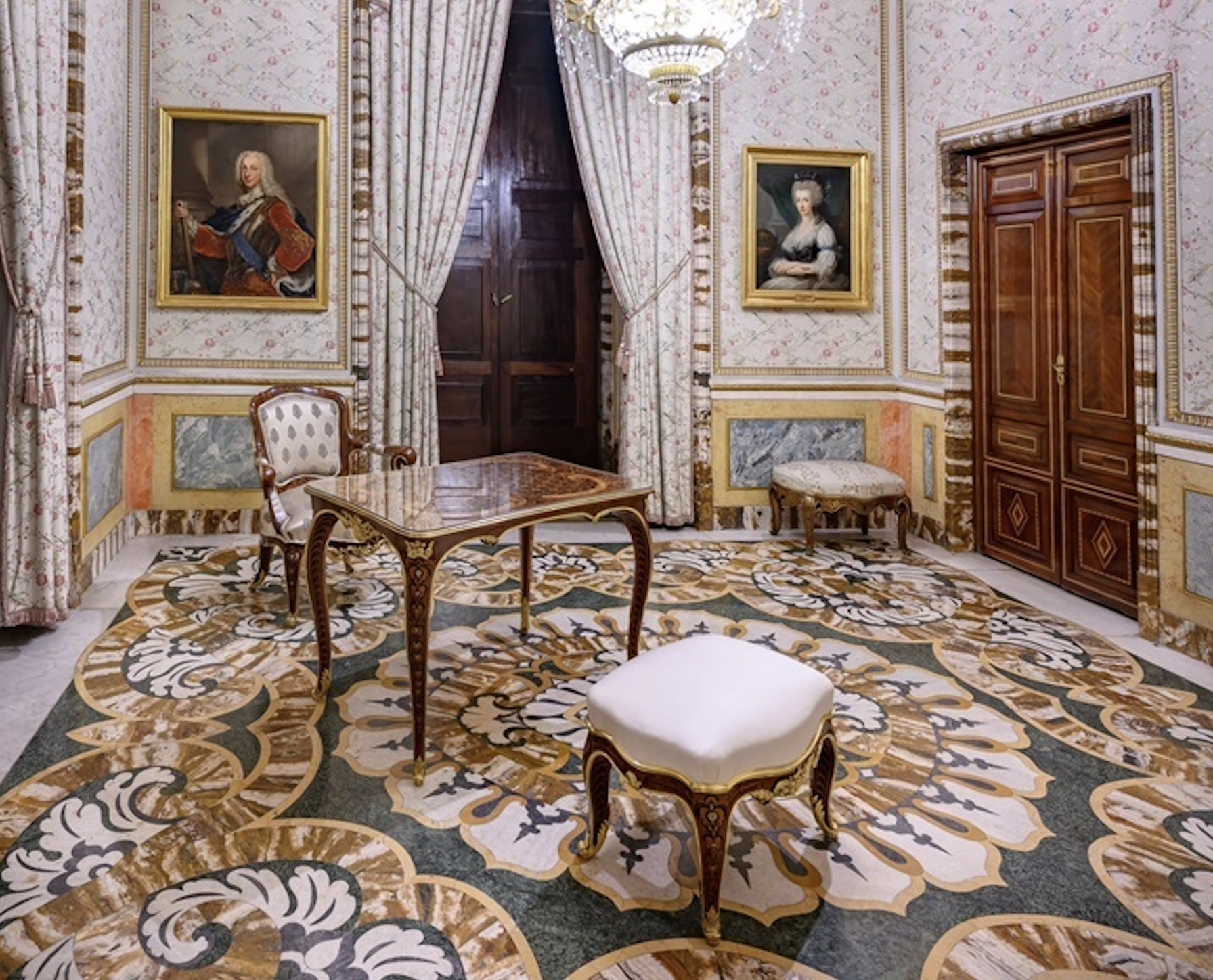 Abre por primera vez al público el despacho de Carlos III en el Palacio Real