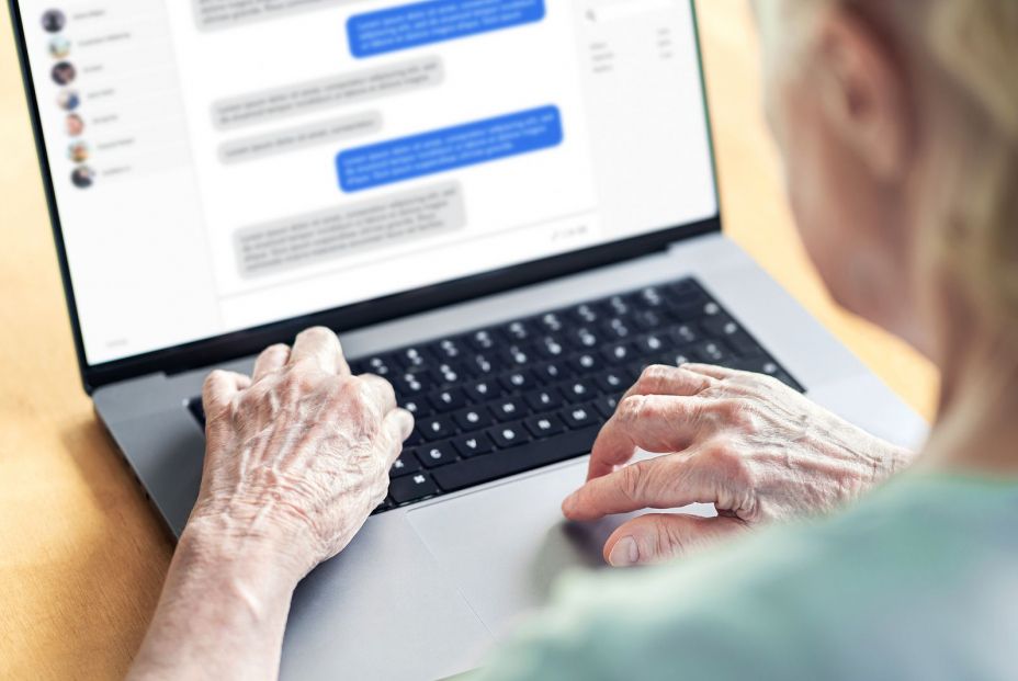 Cada vez más conectados: en Galicia los mayores de 74 años aumentan un 30% su uso de Internet