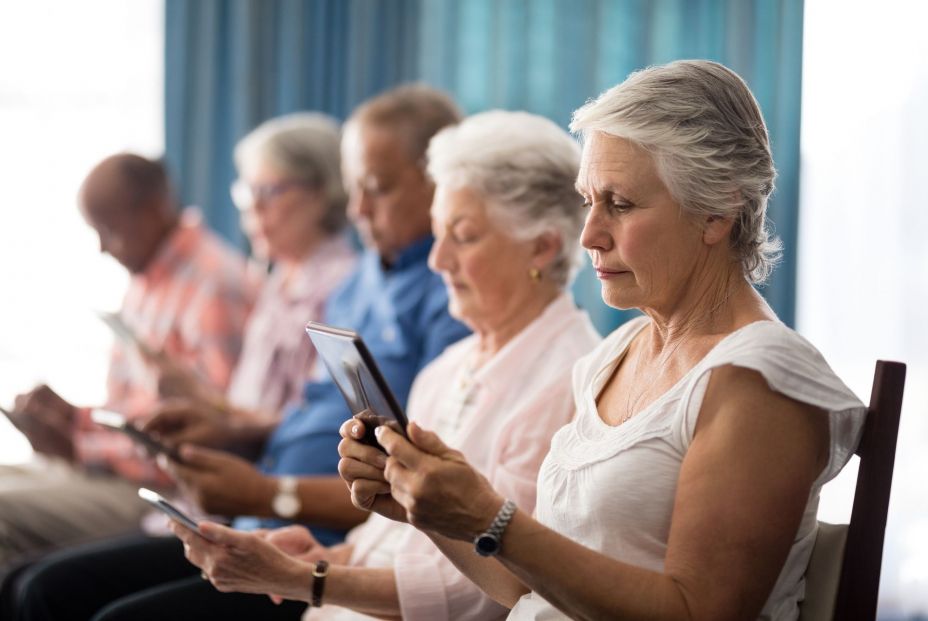 Talleres gratuitos de salud y competencias digitales para mayores