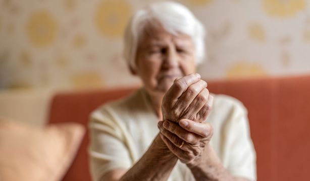 Un estudio confirma que la fragilidad física contribuye al desarrollo de la demencia