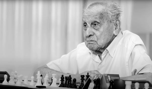 Jaque mate al edadismo: Manolín, el jugador de ajedrez más longevo del mundo, tiene 103 años