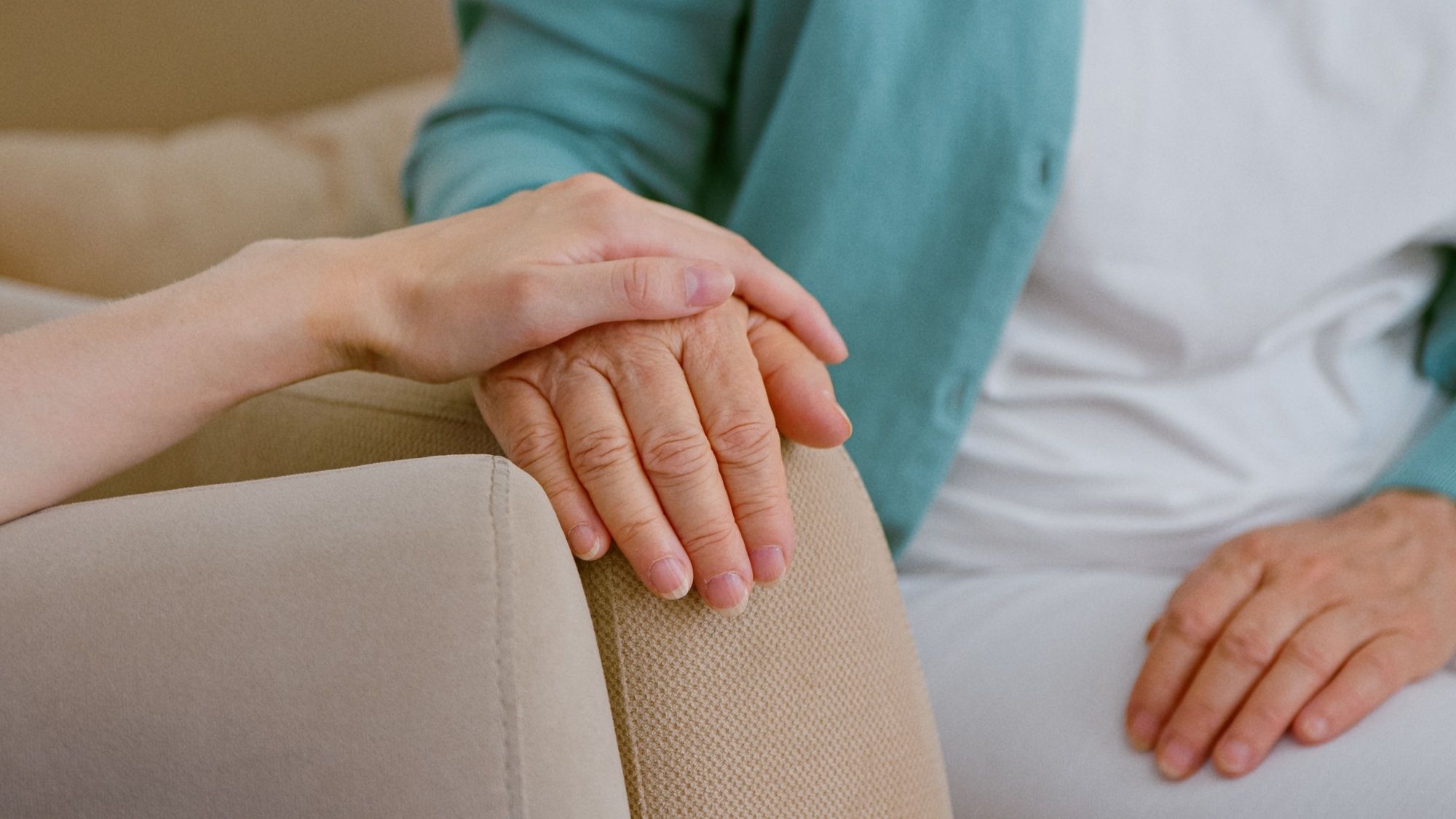 Más de 270 residencias eliminan las sujeciones físicas y farmacológicas a personas con demencia