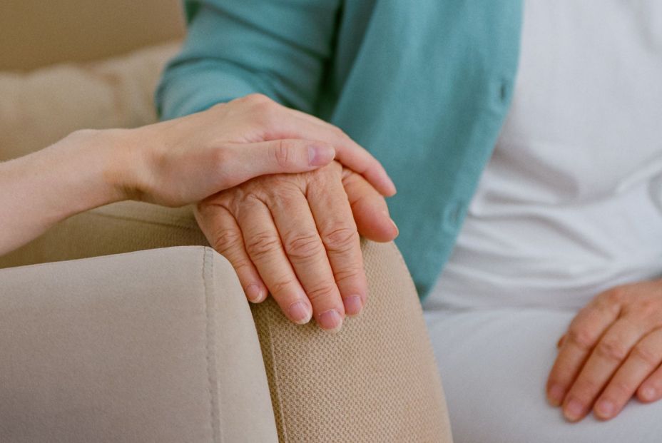 Más de 270 residencias eliminan las sujeciones físicas y farmacológicas a personas con demencia