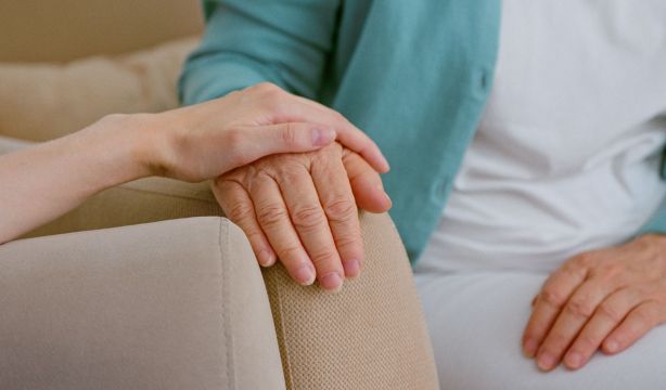 Más de 270 residencias eliminan las sujeciones físicas y farmacológicas a personas con demencia