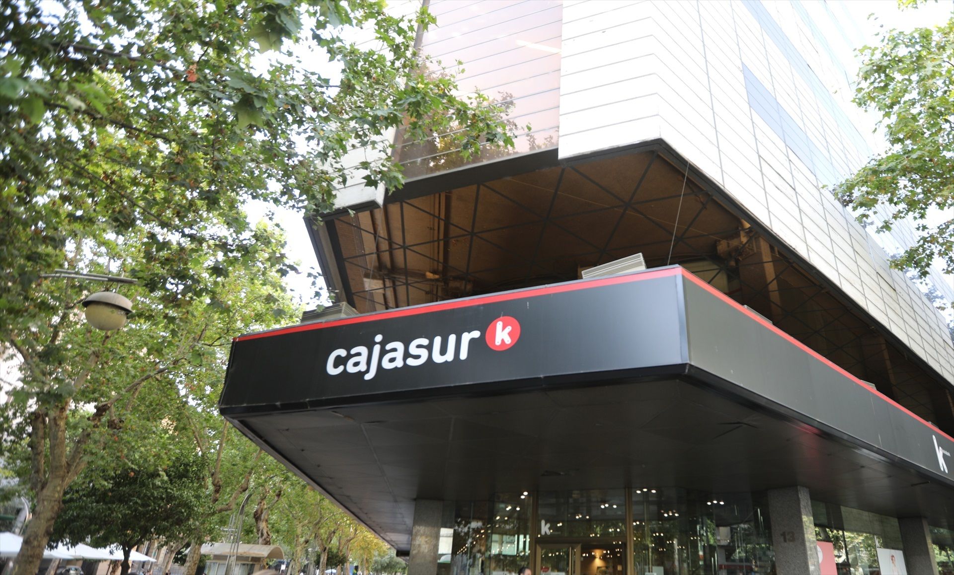  Cajasur niega a un cliente un ingreso en ventanilla y le obliga a hacerlo en el cajero automático