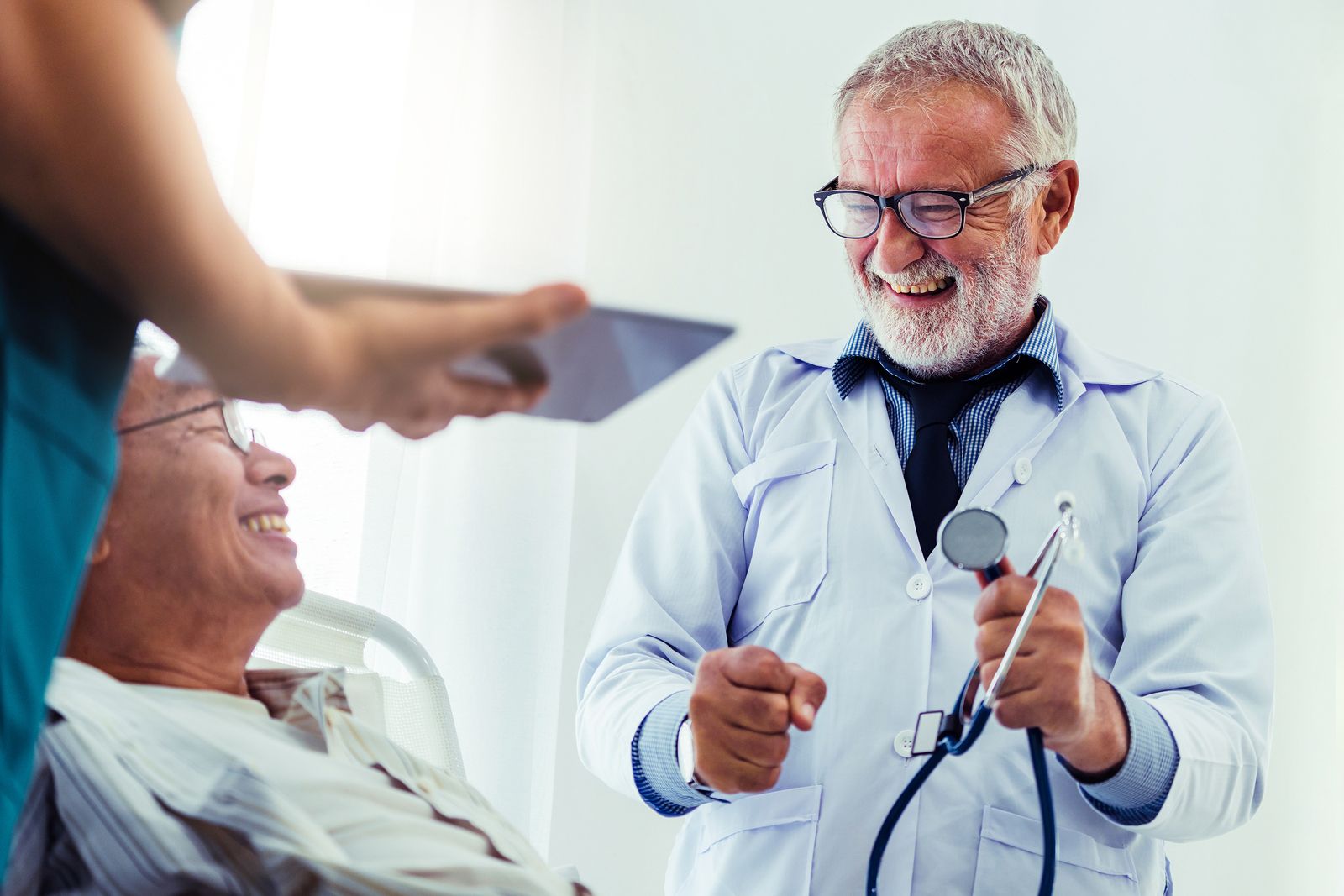 La unión entre pacientes, cuidadores y profesionales resulta clave en el envejecimiento saludable