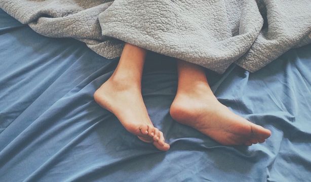 Síndrome de piernas inquietas: el 60% de los pacientes tiene dificultades para sentarse o relajarse